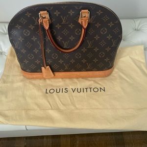 Used, barely worn, GOOD condition. Authentic Louis Vuitton LV monogram Alma Bag